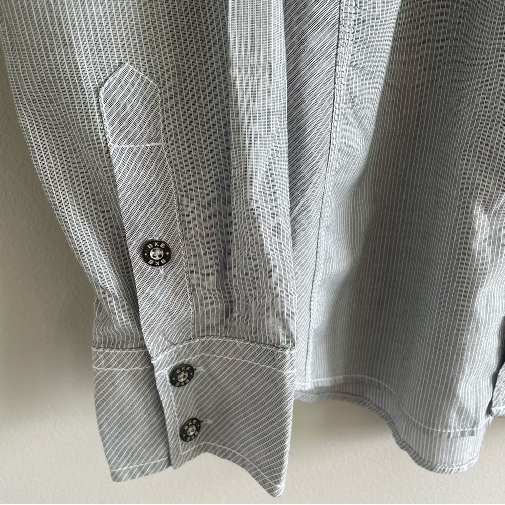 BKE Men's Athletic Fit Long Sleeve Button Up Gray/White Striped Shirt - Picture 4 of 11